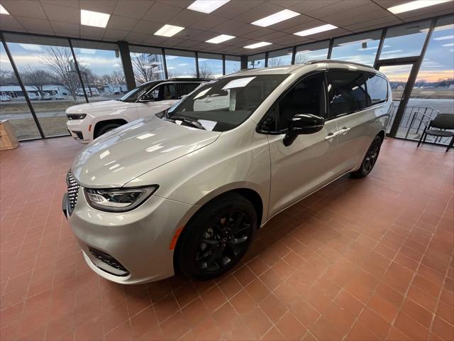 2026 Chrysler Pacifica PACIFICA SELECT AWD