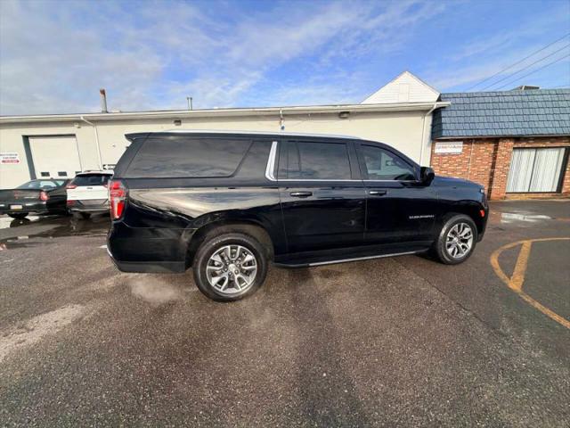 2022 Chevrolet Suburban 4WD LT