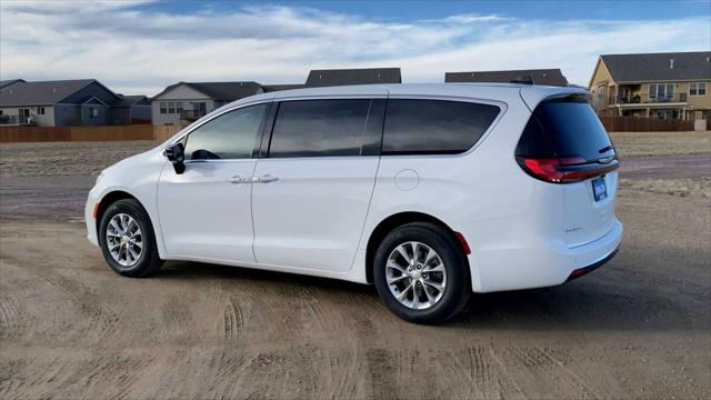 2026 Chrysler Pacifica Select AWD
