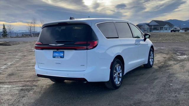 2026 Chrysler Pacifica Select AWD