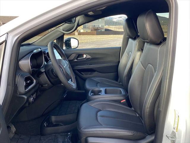 2026 Chrysler Pacifica Select AWD