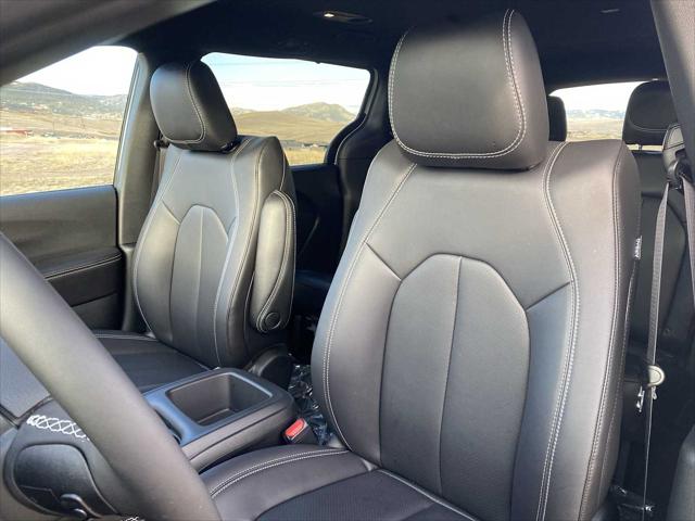 2026 Chrysler Pacifica Select AWD