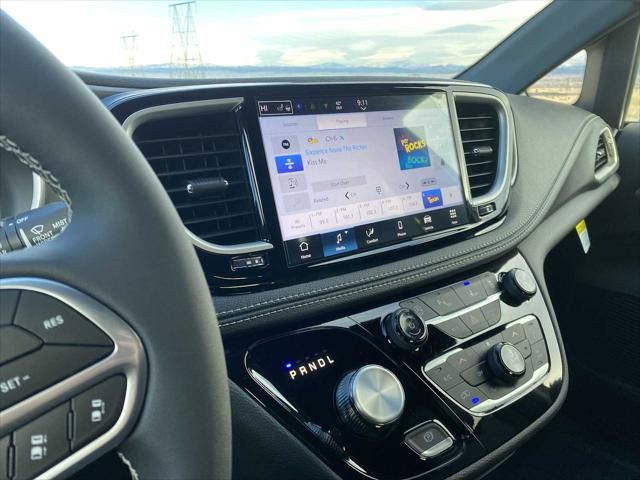 2026 Chrysler Pacifica Select AWD