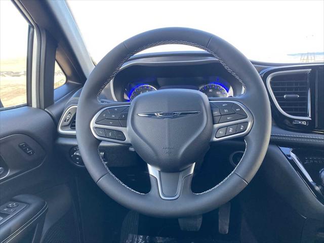 2026 Chrysler Pacifica Select AWD