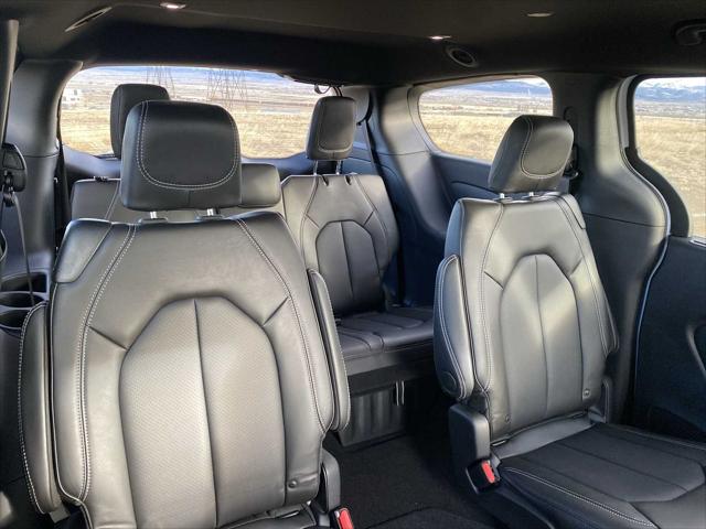 2026 Chrysler Pacifica Select AWD