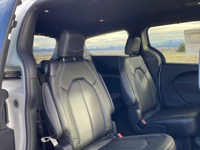 2026 Chrysler Pacifica Select AWD