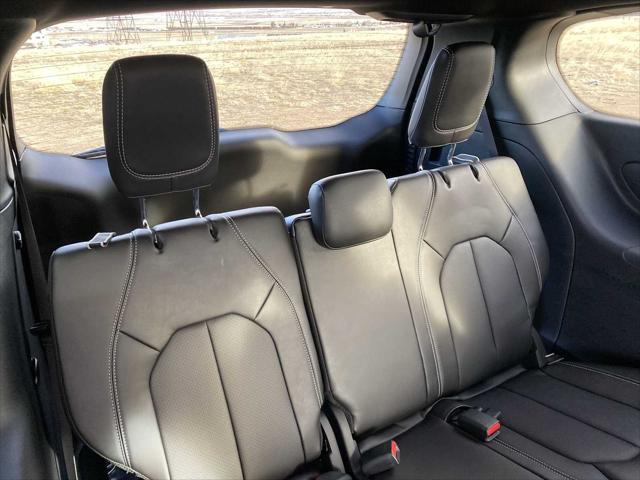 2026 Chrysler Pacifica Select AWD