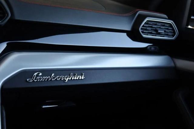 2019 Lamborghini Urus Base
