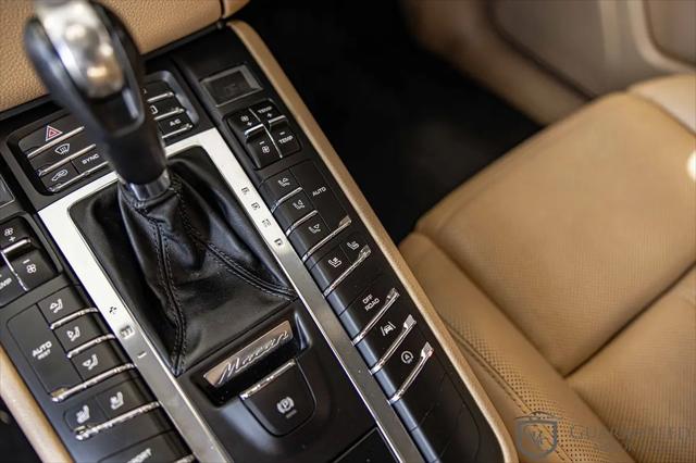 2017 Porsche Macan Macan