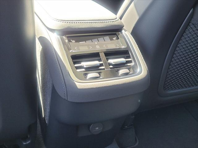 2026 Volvo XC90 Plus, B6 AWD Gas (mild hybrid), Gasoline, Bright, 7 Seats