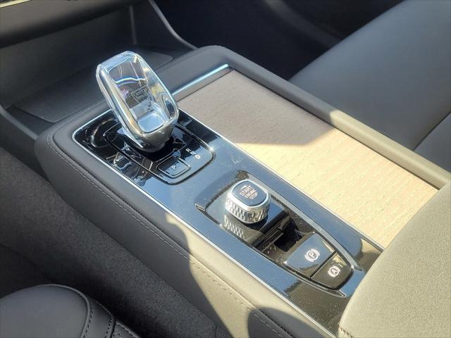 2026 Volvo XC90 Plus, B6 AWD Gas (mild hybrid), Gasoline, Bright, 7 Seats