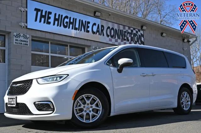 2023 Chrysler Pacifica Touring L for sale in Waterbury, CT