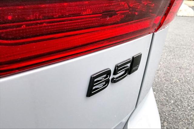 2026 Volvo XC60 B5 Ultra Black Edition
