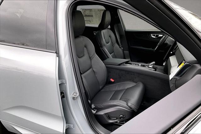 2026 Volvo XC60 B5 Ultra Black Edition