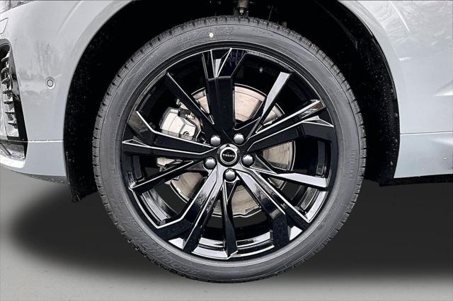 2026 Volvo XC60 B5 Ultra Black Edition