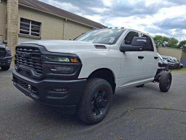 2026 RAM Ram 3500 Chassis Cab RAM 3500 TRADESMAN CREW CAB CHASSIS 4X4 60 CA 2026 RAM Ram 3500 Chassis Cab RAM 3500 TRADESMAN CREW CAB CHASSIS 4X4 60 CA