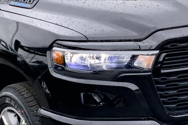 2026 Ram 1500 Express Crew Cab 4x2 5'7" Box