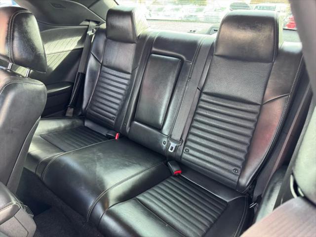 2013 Dodge Challenger SXT Plus