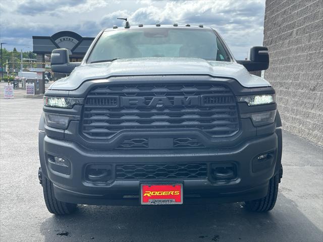 2026 RAM 5500 Chassis RAM 5500 TRADESMAN CHASSIS CREW CAB 4X4 84 CA