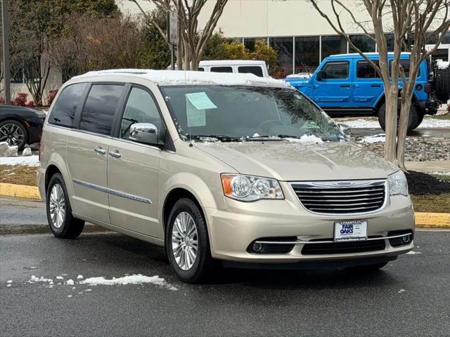 2015 Chrysler Town and Country Touring-L