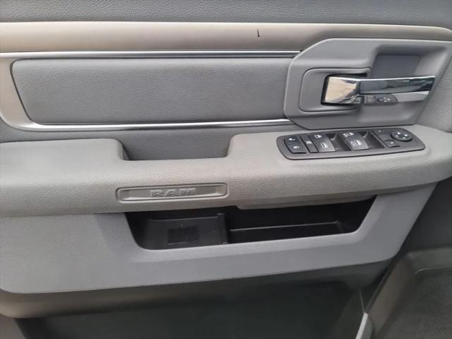 2019 Ram 1500 Classic SLT Crew Cab 4x4 6'4" Box