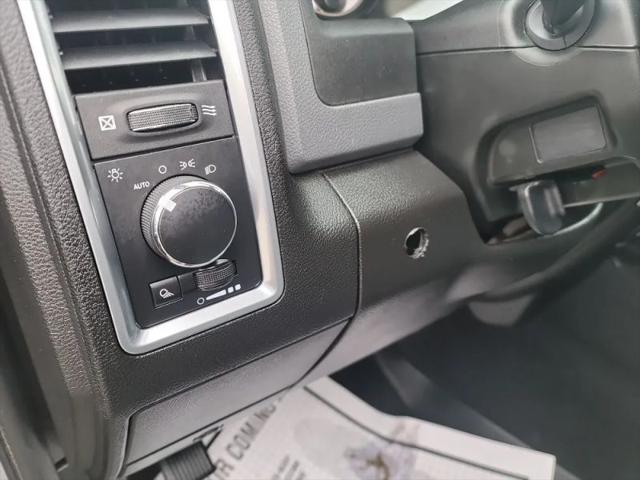 2019 Ram 1500 Classic SLT Crew Cab 4x4 6'4" Box