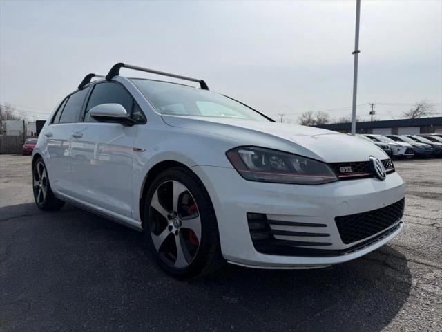 2016 Volkswagen Golf GTI SE w/Performance Package 4-Door
