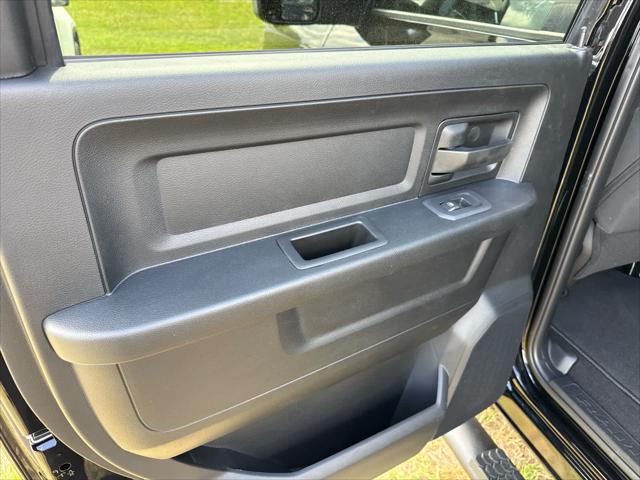 2026 Ram 2500 Black Express Crew Cab 4x4 6'4" Box
