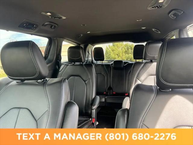2026 Chrysler Pacifica Select