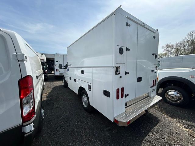 2026 Ford E-350 Cutaway Base