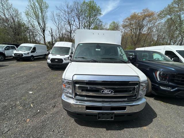 2027 Ford E-Series Cutaway Base