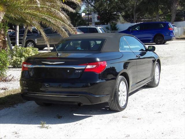 2013 Chrysler 200 Touring