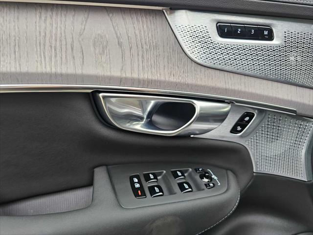 2026 Volvo XC90 Plug-In Hybrid Ultra Dark Theme, T8 AWD, Electric/Gasoline, 7 Seats