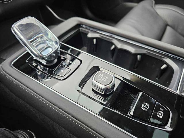 2026 Volvo XC90 Plug-In Hybrid Ultra Dark Theme, T8 AWD, Electric/Gasoline, 7 Seats