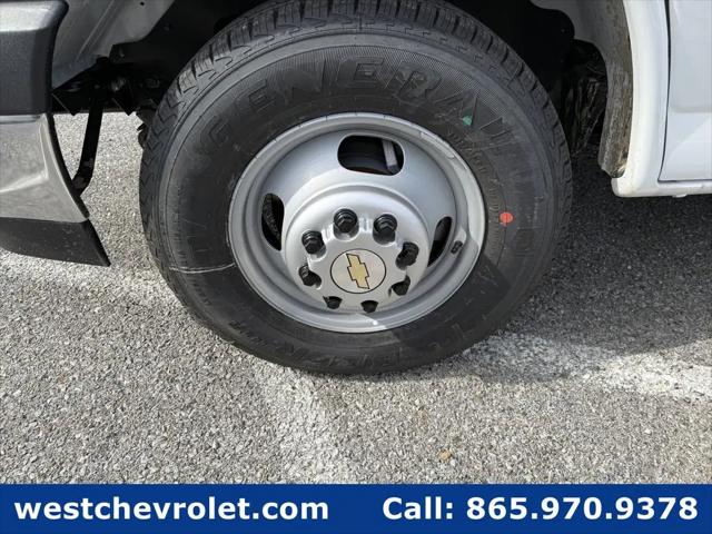 2025 Chevrolet Express Cutaway 4500 Van