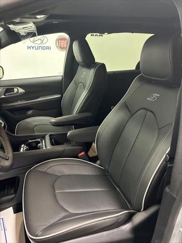 2026 Chrysler Pacifica Limited AWD
