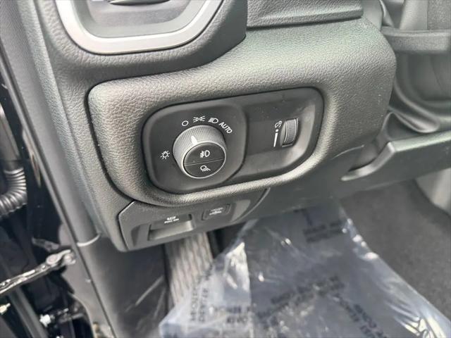 2026 Ram 1500 Express Crew Cab 4x4 57 Box