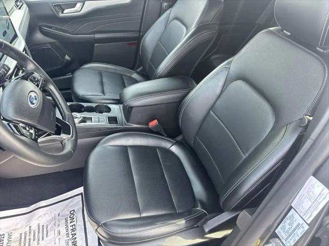2025 Ford Escape Platinum
