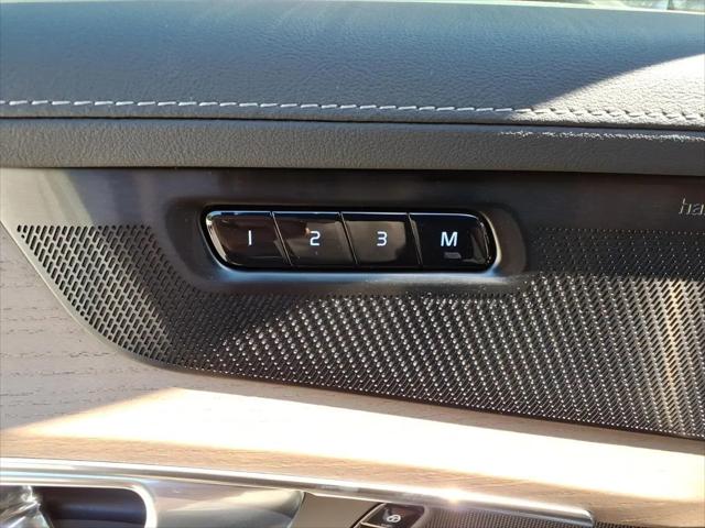 2026 Volvo XC90 Ultra, B6 AWD Gas (mild hybrid), Gasoline, Bright, 6 Seats