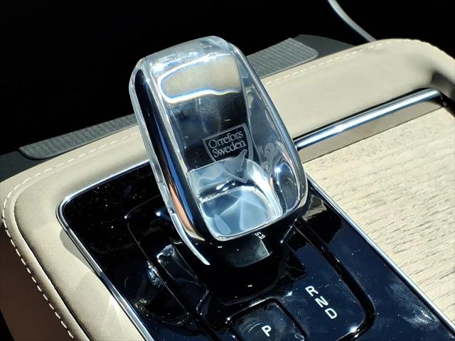 2026 Volvo XC90 Ultra, B6 AWD Gas (mild hybrid), Gasoline, Bright, 6 Seats