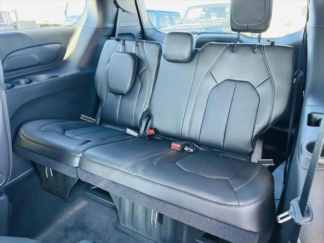 2026 Chrysler Voyager LX