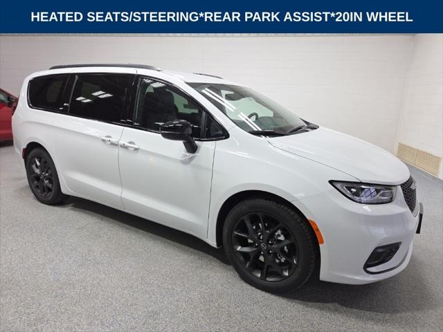2026 Chrysler Pacifica Select for sale in Chilton, WI
