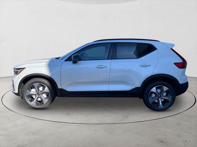 2026 Volvo XC40 Plus, B5 AWD Gas (mild hybrid), Dark