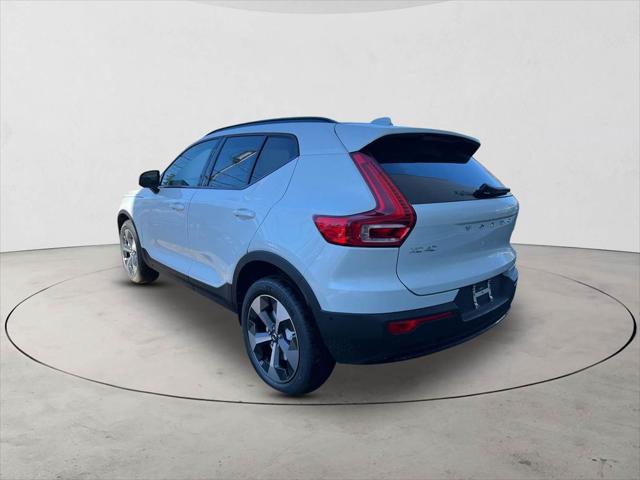 2026 Volvo XC40 Plus, B5 AWD Gas (mild hybrid), Dark