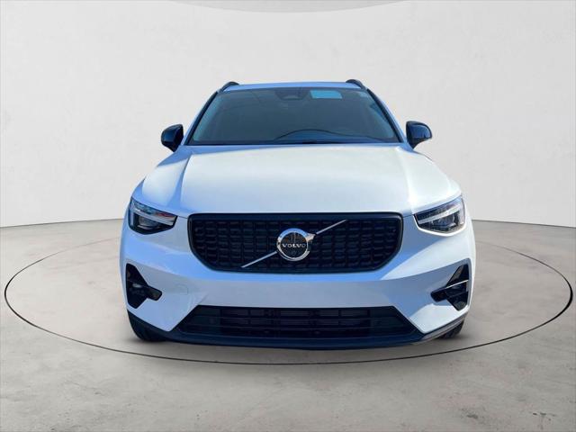 2026 Volvo XC40 Plus, B5 AWD Gas (mild hybrid), Dark