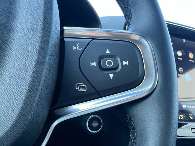 2026 Volvo XC40 Plus, B5 AWD Gas (mild hybrid), Dark