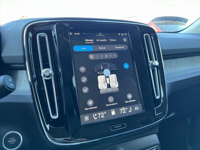 2026 Volvo XC40 Plus, B5 AWD Gas (mild hybrid), Dark