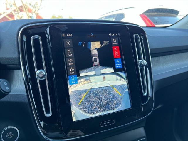 2026 Volvo XC40 Plus, B5 AWD Gas (mild hybrid), Dark