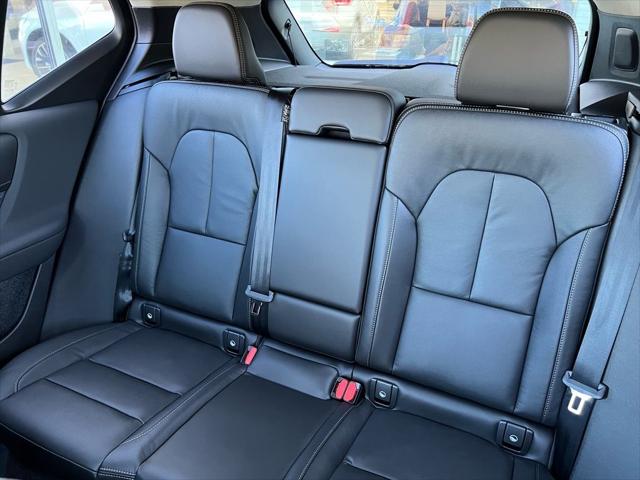 2026 Volvo XC40 Plus, B5 AWD Gas (mild hybrid), Dark