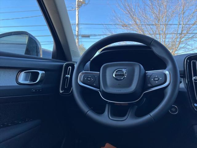 2026 Volvo XC40 Plus, B5 AWD Gas (mild hybrid), Dark